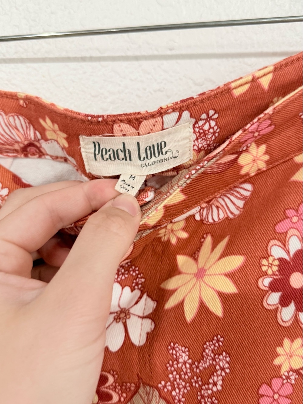Peach Love California Boutique Boho 70s Inspired Flare Jeans Size Medium - Picture 3 of 3